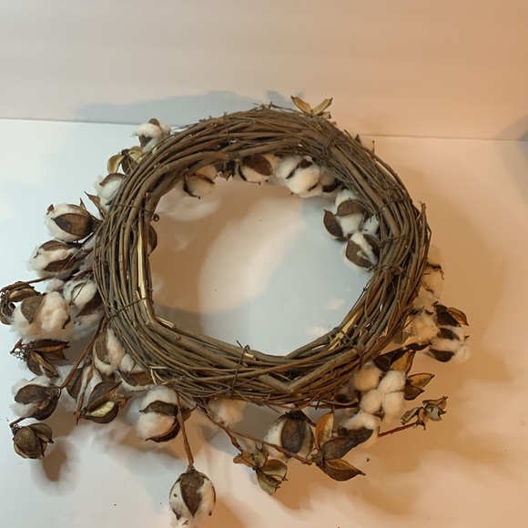 Cotton Wreath Approximately 18x18 Really Pretty Used - Picture 2 of 4